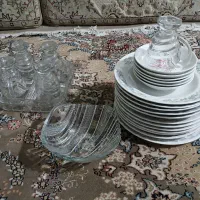 این چینی ها و ظروف شیشه ای و استکانها روهم