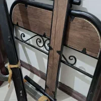 تخت فلزی سالم و مرتب