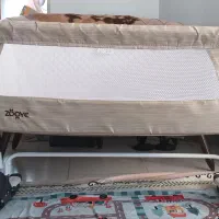 تخت کنار مادر کرم رنگ زویه