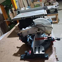 اره رومیزی و اره فارسی بر بوش آلمان