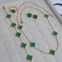 گردنبند و دستبند