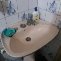 دو عدد دست شوی به همراه پایه