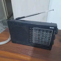 کلکسیون از رادیو ضبط های قدیمی و نوارویدیو ویدیو