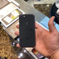 اپل iPhone 8 با حافظهٔ ۶۴ گیگابایت