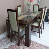 فروش میز ناهار خوری و۶ عددصندلی و ویترین