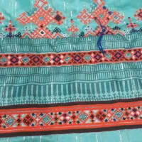 خیاط خانم در منزل (سوزن دوزی)