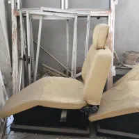 صندلی و آینه آرایشگاه