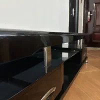 میز زیر تلویزیون