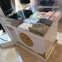 فروشنده با تجربه پوشاک