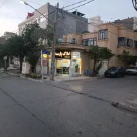 آپارتمان-125-متری-دو-نبش-غرق-نور