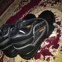 یگ جفت کفش کارنوفروشی