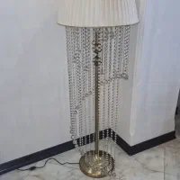 آباژور ایستاده