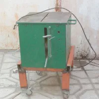 فارسی بر صندوقی.