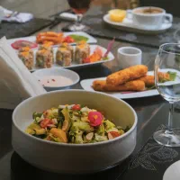 ظروف هتلی و کافه‌ایی چینی تقدیس و زرین