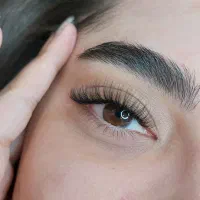 اکستنشن مژه بدون اسیب و ماندگاری بالا