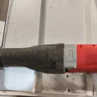 افقی بر میلواکی|ابزارآلات|خاوران, |دیوار