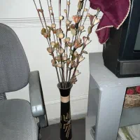 گل مصنوعی به همراه گلدان