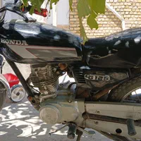 موتور مدل ۸۳ خوش رکاب