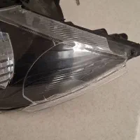 چراغ سمت چپ کویک و آینه بغل سمت راست تارا مشکی