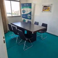 میز کنفرانس کاملا سالم به همراه شش صندلی