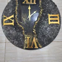 گردنبد و ساعت دیواری