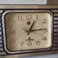 ساعت دیواری قدیمی