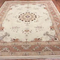 مبل سلطنتی بسیار تمیز در حد و فرش