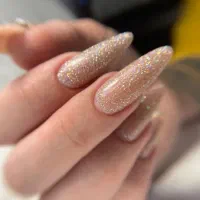 خدمات تخصصی کاشت ناخن