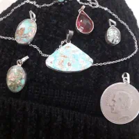 مدال وزنجیر فیروزه نیشابور|جواهرات|سورک, |دیوار