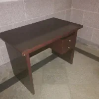 میز تحریر و کامپیوتر