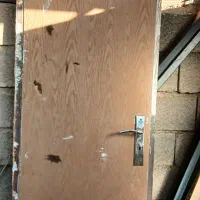 درب و چهار چوب و قفلو دستگیره