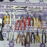 انبرقفلی . انبردست و سیم چین . آچار . متر