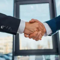 استخدام و همکاری در زمینه بازاریابی خدمات