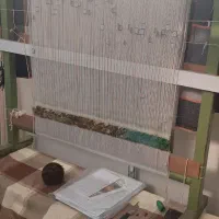 دارقالی دوتانقشه روی دارنصب شده