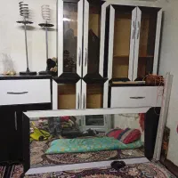 یک دست کمد و آینه آرایشگاه