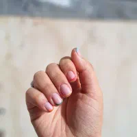 خدمات کاشت ناخن