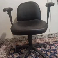 صندلی چرخشی اداری چرم در حد نو|مبلمان اداری|تهران, آهنگ|دیوار