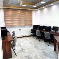 منشی خانم اداری