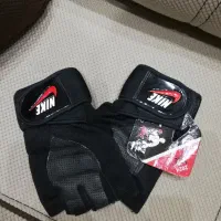 دستکش  نایک کاملا نو بدنسازی و باشگاه ورزشی