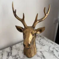 دو عدد مجسمه