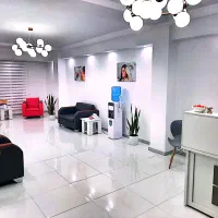 اپراتور لیزر و همکار خانم