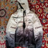 کاپشن|لباس|اقبالیه, |دیوار