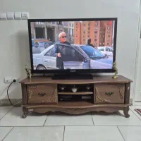 تلویزیون Lcd سامسونگ ۴۳ اینچ به همراه میز تلویزیون