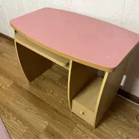 میز تحریر و کامپیوتر