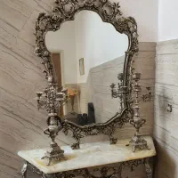 اینه و شمعدان و میز برنز با روکش نقره