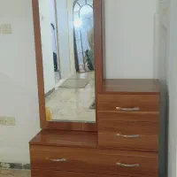 میز آرایش ۴کشو و آینه ریلی کاملا سالم در حد نو