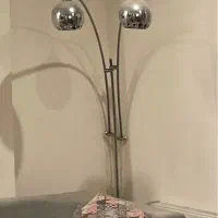 آباژور ایستاده