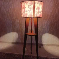 آباژور (چراغ خواب ایستاده)
