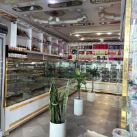 فروشنده خانم قنادی