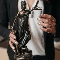 وکیل پایه یک دادگستری خانم